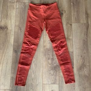 Alo Yoga Moto legging in sunbaked
